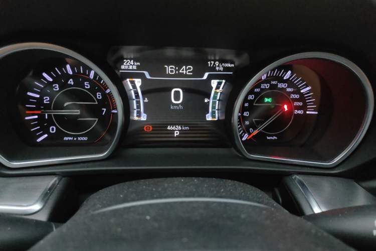 Used Jeep Grand Commander 2018 2.0T Four-Wheel Drive Smart Enjoyment Version China V Emission Standard Odometer Close Up