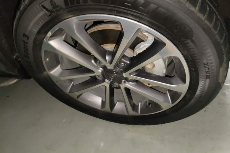 Used Jeep Grand Commander 2018 2.0T Four-Wheel Drive Smart Enjoyment Version China V Emission Standard Right Front Wheel Hub