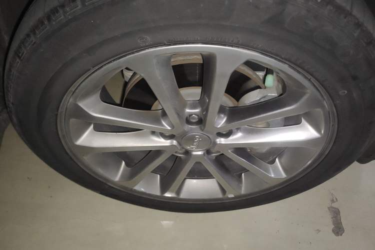 Used Jeep Grand Commander 2018 2.0T Four-Wheel Drive Prestige Edition China V Right Front Wheel Hub