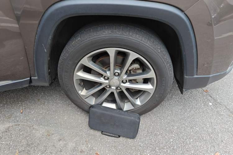Used Jeep Grand Commander 2018 2.0T Four-Wheel Drive Prestige Edition China V Right Front Wheel Hub