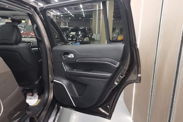 Used Jeep Grand Commander 2018 2.0T Four-Wheel Drive Prestige Edition China V Right Rear Door Interior