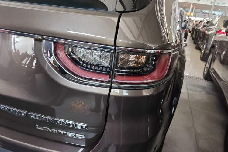 Used Jeep Grand Commander 2018 2.0T Four-Wheel Drive Premium Navigation Version China V Right Rear Taillight