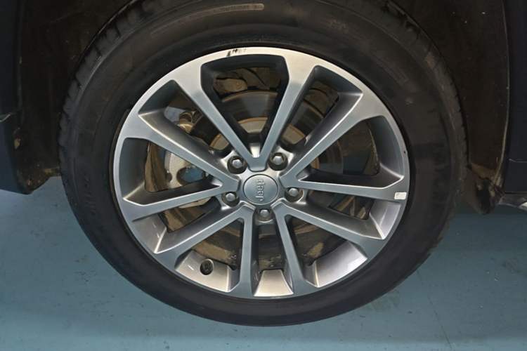 Used Jeep Grand Commander 2018 2.0T Four-Wheel Drive Prestige Edition China V Right Rear Wheel Hub