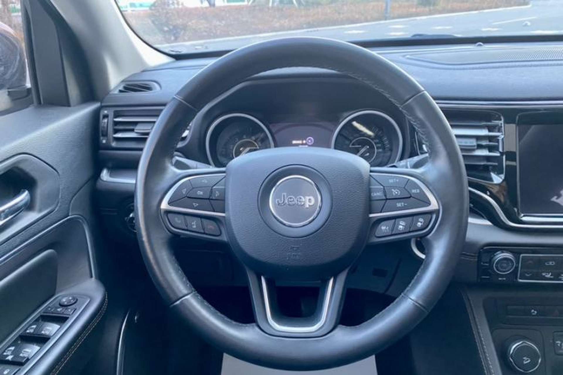 Used Jeep Grand Commander 2018 2.0T Four-Wheel Drive Smart Enjoyment Version China V Emission Standard Steering Wheel
