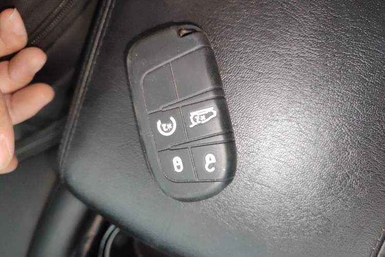 Used Jeep Grand Commander 2018 2.0T Four-Wheel Drive Enjoyment Version China V Vehicle Key