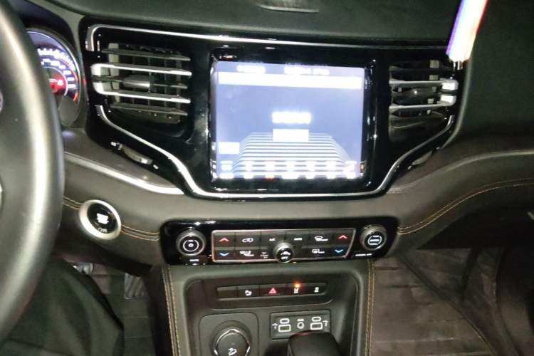 Used Jeep Grand Commander 2018 2.0T Four-Wheel Drive Smart Enjoyment Version China V Emission Standard Audio And AC Panel