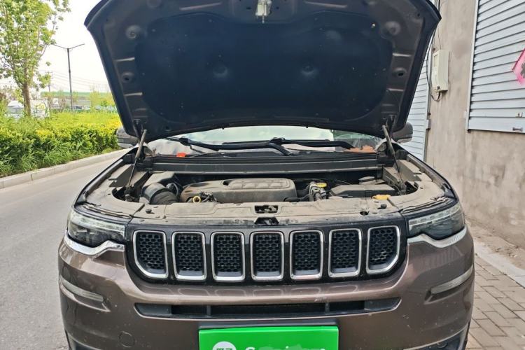 Used Jeep Grand Commander 2018 2.0T Four-Wheel Drive Enjoyment Edition China VI Engine Bay