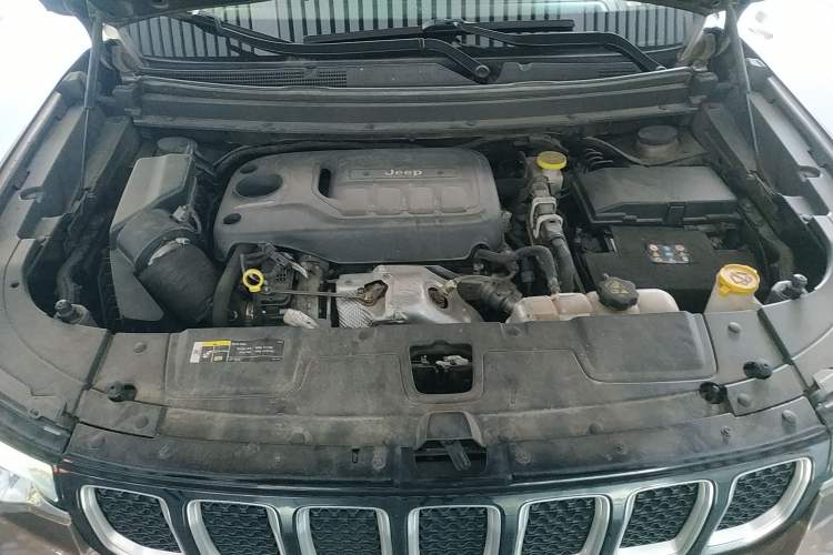 Used Jeep Grand Commander 2018 2.0T Four-wheel Drive Premium Edition China VI Engine Bay