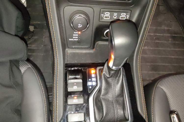 Used Jeep Grand Commander 2018 2.0T Four-Wheel Drive Smart Enjoyment Version China V Emission Standard Gear Lever