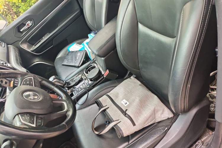Used Jeep Grand Commander 2018 2.0T Four-Wheel Drive Enjoyment Edition China VI Left Front Seat