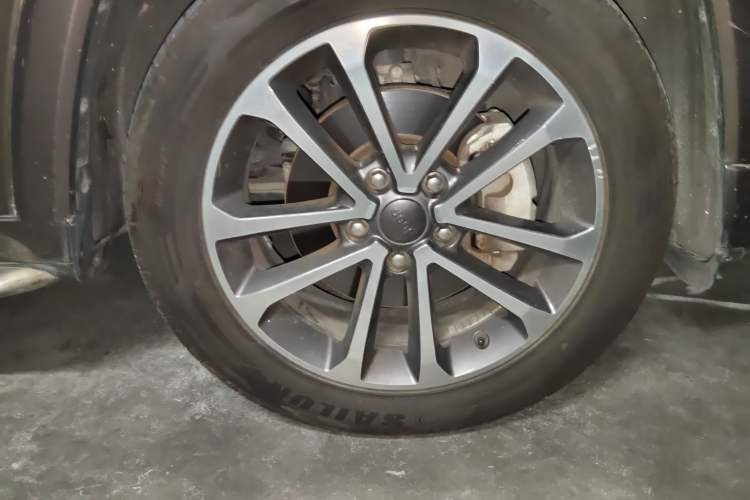 Used Jeep Grand Commander 2018 2.0T Four-Wheel Drive Smart Enjoyment Version China V Emission Standard Right Front Wheel Hub