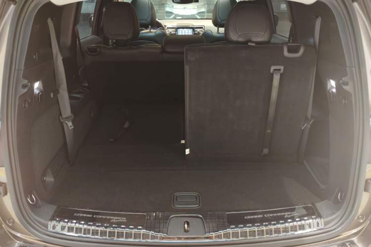 Used Jeep Grand Commander 2018 2.0T Four-wheel Drive Premium Edition China VI Trunk