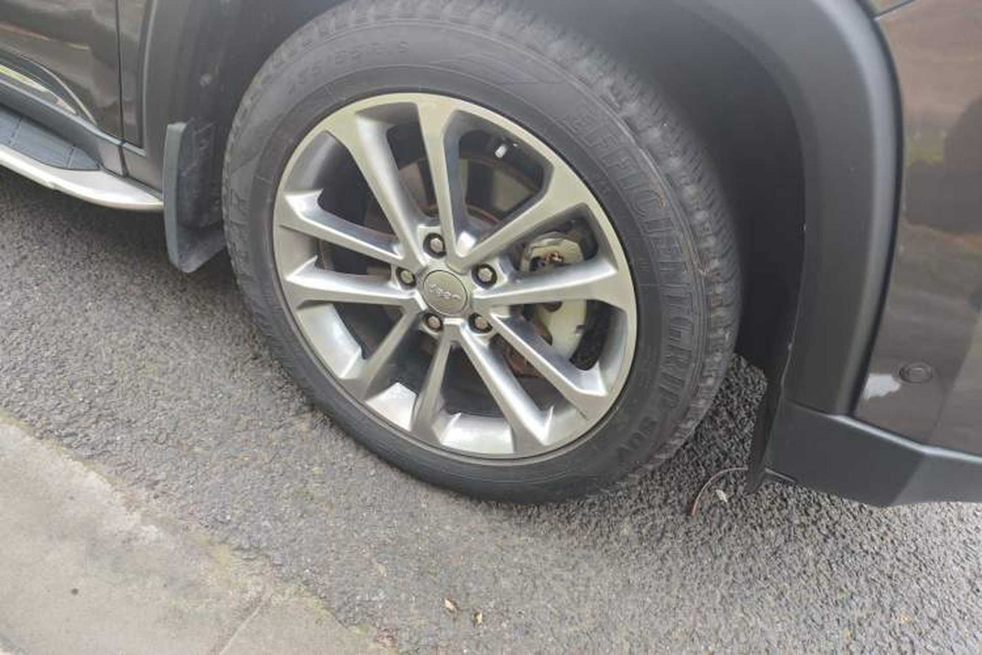 Used Jeep Grand Commander 2018 2.0T Four-Wheel Drive Enjoyment Version China V Right Front Wheel Hub