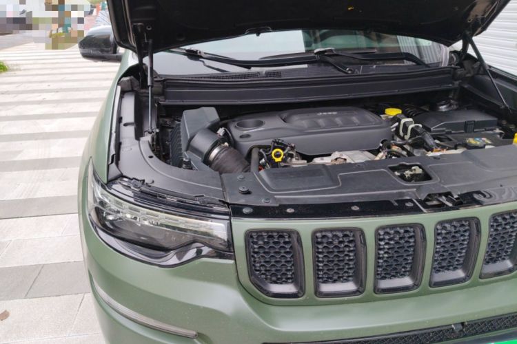Used Jeep Grand Commander 2018 2.0T Four-Wheel Drive Enjoyment Edition China VI Engine Bay Right