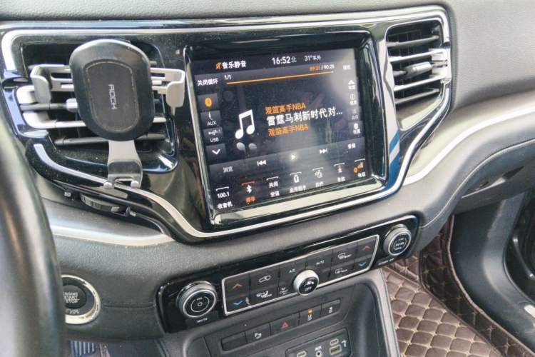 Used Jeep Grand Commander 2018 2.0T Four-Wheel Drive Premium Navigation Edition China VI Audio And AC Panel