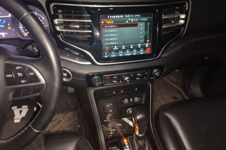 Used Jeep Grand Commander 2018 2.0T Four-Wheel Drive Premium Navigation Version China V Audio And AC Panel