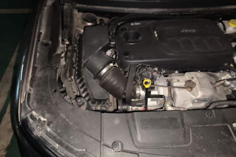 Used Jeep Grand Commander 2018 2.0T Four-Wheel Drive Premium Navigation Version China V Engine Bay Right