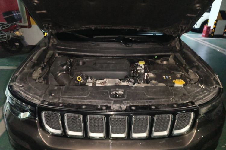 Used Jeep Grand Commander 2018 2.0T Four-Wheel Drive Premium Navigation Version China V Engine Bay