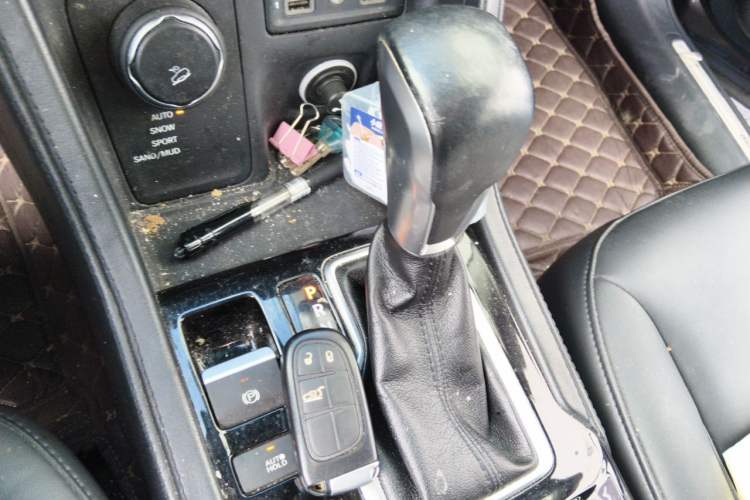 Used Jeep Grand Commander 2018 2.0T Four-Wheel Drive Premium Navigation Edition China VI Gear Lever