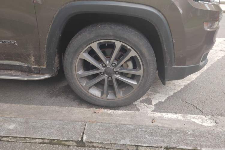 Used Jeep Grand Commander 2018 2.0T Four-Wheel Drive Enjoyment Edition China VI Right Front Wheel Hub