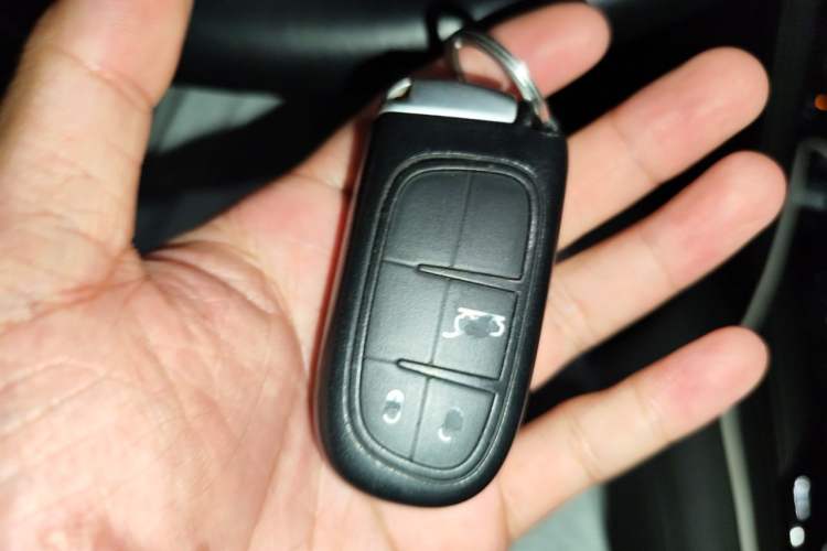 Used Jeep Grand Commander 2018 2.0T Four-wheel Drive Premium Edition China VI Vehicle Key