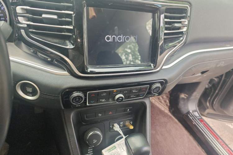 Used Jeep Grand Commander 2018 2.0T Four-Wheel Drive Premium Navigation Version China V Audio And AC Panel