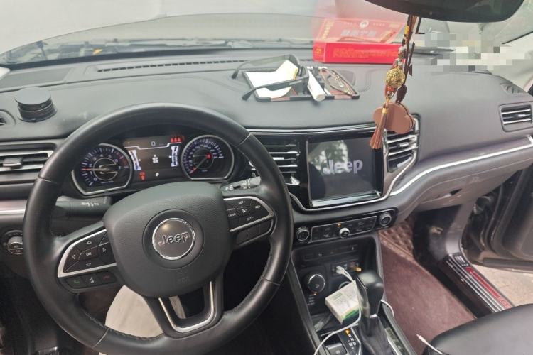 Used Jeep Grand Commander 2018 2.0T Four-Wheel Drive Premium Navigation Version China V Center Console
