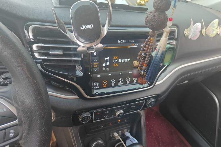 Used Jeep Grand Commander 2018 2.0T Four-Wheel Drive Prestige Edition China V Audio And AC Panel