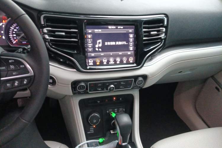 Used Jeep Grand Commander 2018 2.0T Four-Wheel Drive Smart Enjoyment Version China V Emission Standard Audio And AC Panel