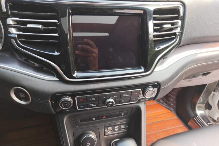 Used Jeep Grand Commander 2018 2.0T Four-Wheel Drive Enjoyment Version China V Audio And AC Panel
