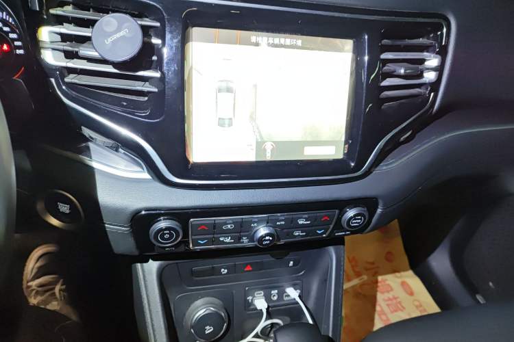 Used Jeep Grand Commander 2018 2.0T Four-Wheel Drive Enjoyment Edition China VI Audio And AC Panel