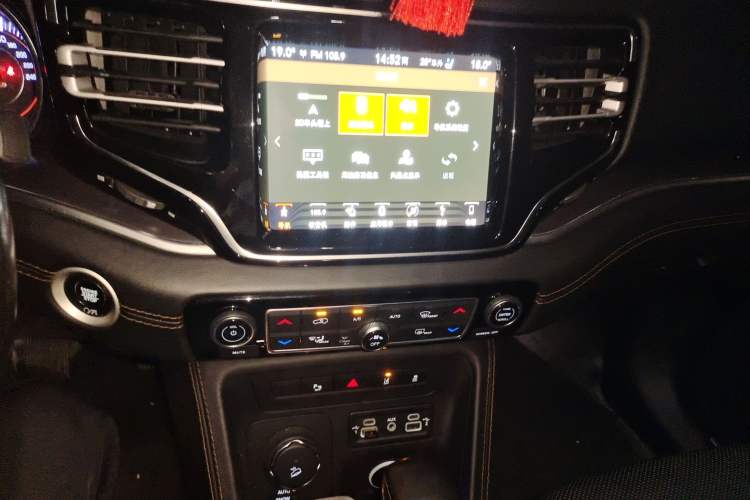 Used Jeep Grand Commander 2018 2.0T Four-Wheel Drive Smart Enjoyment Version China V Emission Standard Audio And AC Panel