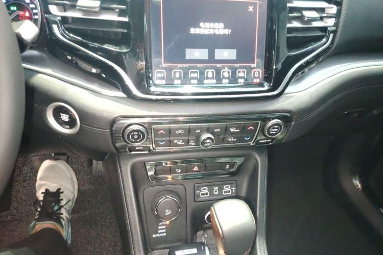 Used Jeep Grand Commander 2018 2.0T Four-Wheel Drive Premium Navigation Version China V Audio And AC Panel