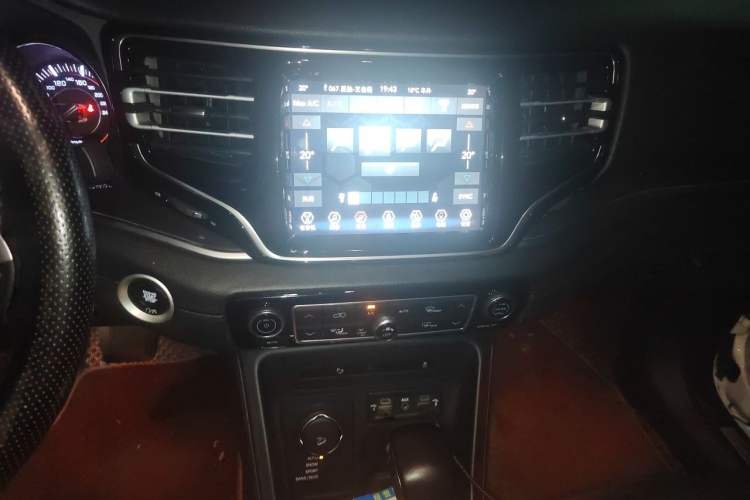 Used Jeep Grand Commander 2018 2.0T Four-Wheel Drive Enjoyment Version China V Audio And AC Panel