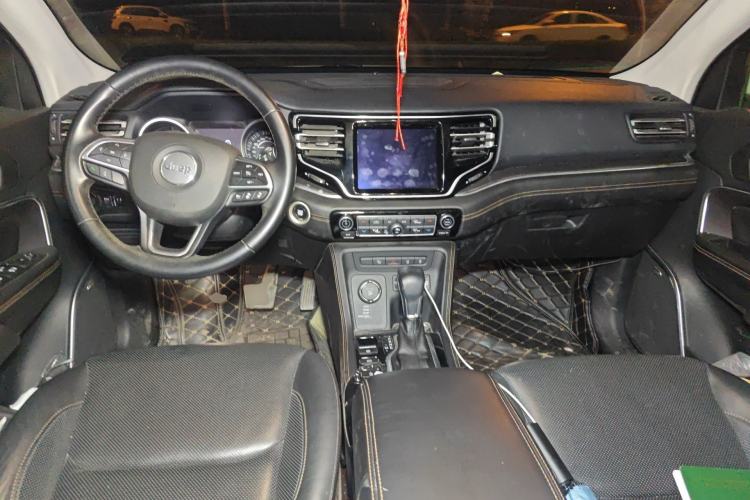 Used Jeep Grand Commander 2018 2.0T Four-Wheel Drive Smart Enjoyment Version China V Emission Standard Center Console