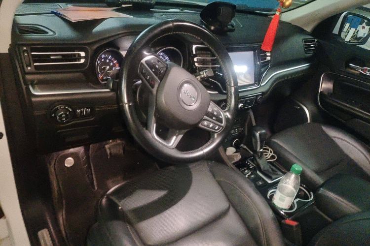 Used Jeep Grand Commander 2018 2.0T Four-Wheel Drive Smart Enjoyment Version China V Emission Standard Center Console