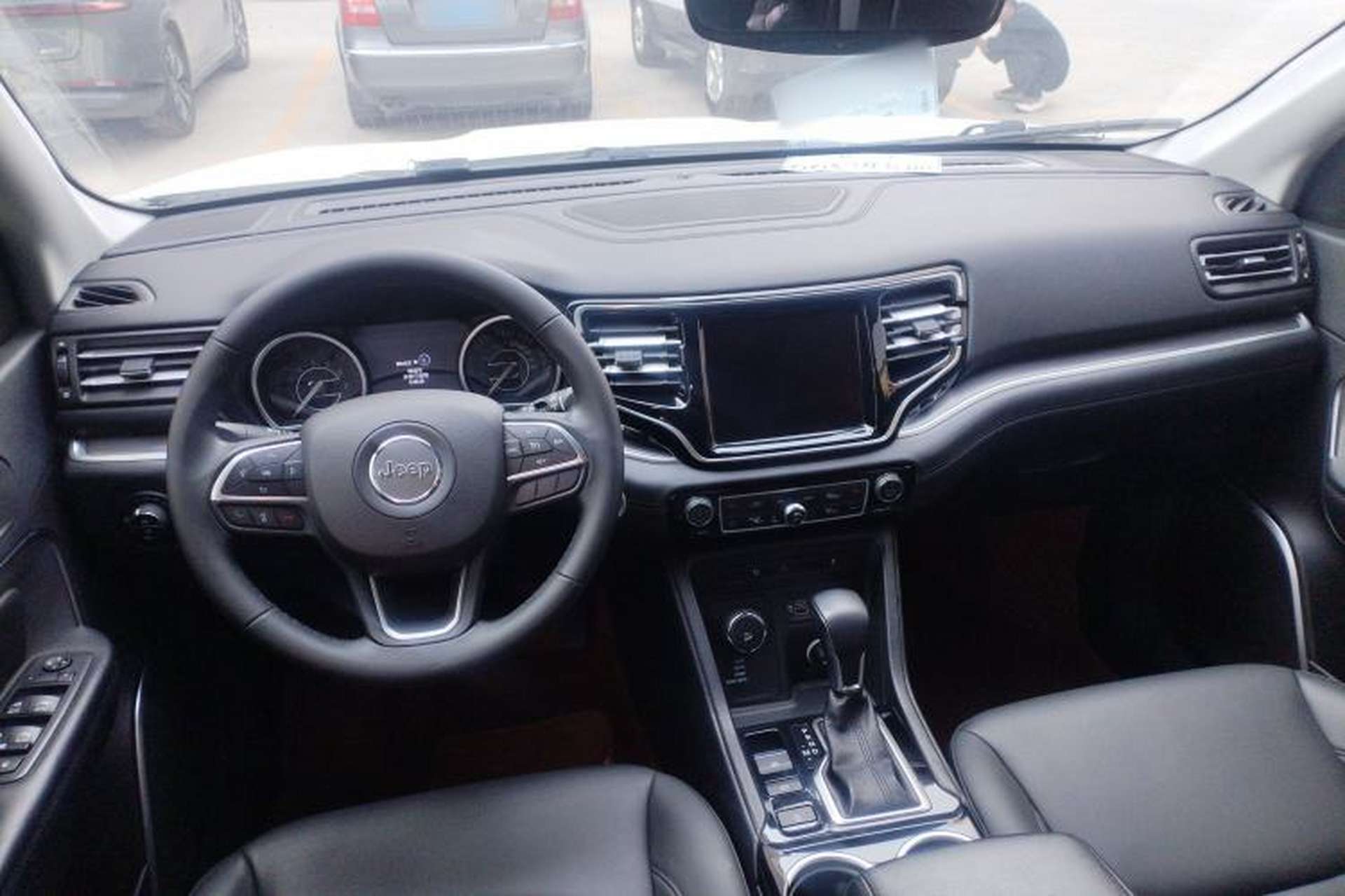 Used Jeep Grand Commander 2018 2.0T Four-Wheel Drive Enjoyment Edition China VI Center Console