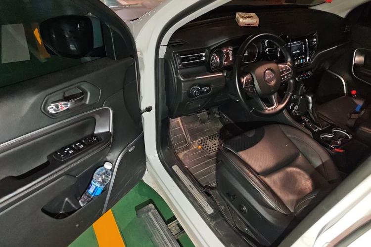 Used Jeep Grand Commander 2018 2.0T Four-Wheel Drive Smart Enjoyment Version China V Emission Standard Driver Seat