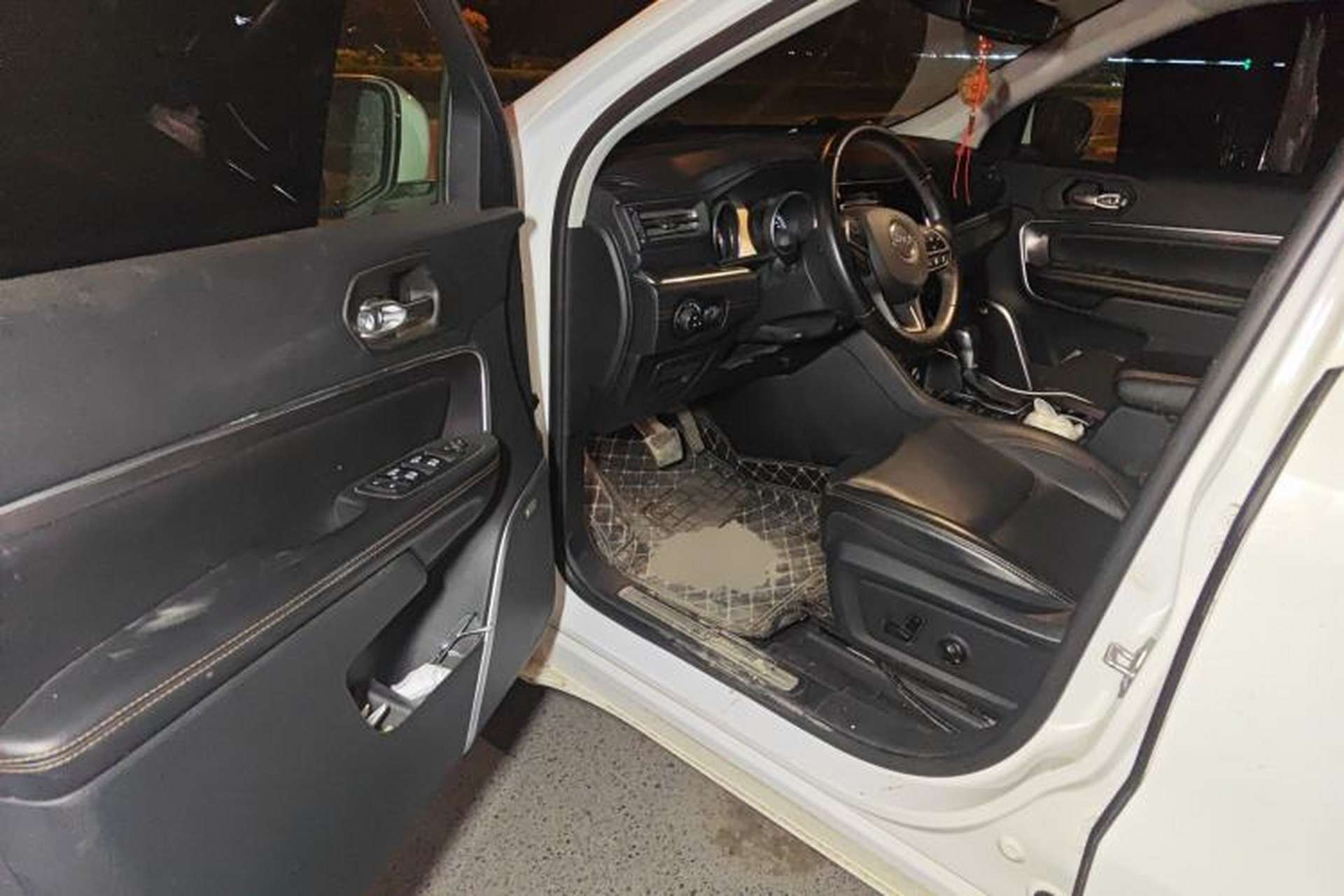 Used Jeep Grand Commander 2018 2.0T Four-Wheel Drive Smart Enjoyment Version China V Emission Standard Driver Seat