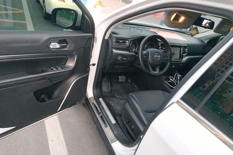 Used Jeep Grand Commander 2018 2.0T Four-Wheel Drive Enjoyment Edition China VI Driver Seat