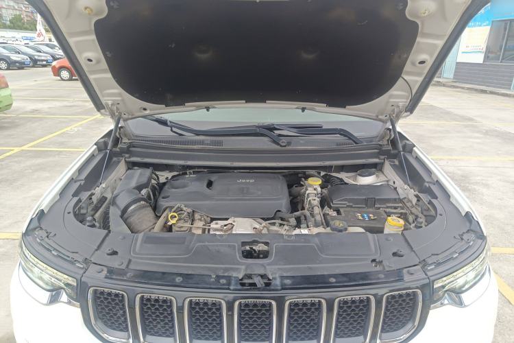 Used Jeep Grand Commander 2018 2.0T Four-Wheel Drive Premium Navigation Version China V Engine Bay