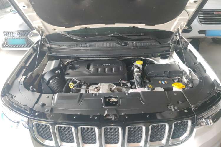 Used Jeep Grand Commander 2018 2.0T Four-Wheel Drive Prestige Edition China V Engine Bay