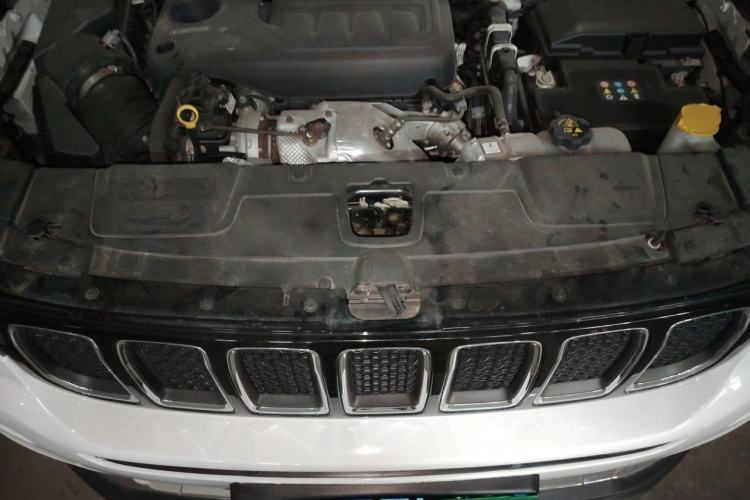 Used Jeep Grand Commander 2018 2.0T Four-Wheel Drive Enjoyment Edition China VI Engine Bay