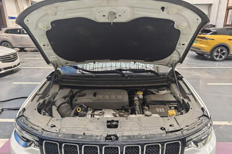 Used Jeep Grand Commander 2018 2.0T Two-Wheel Drive Enjoy Edition China V Engine Bay