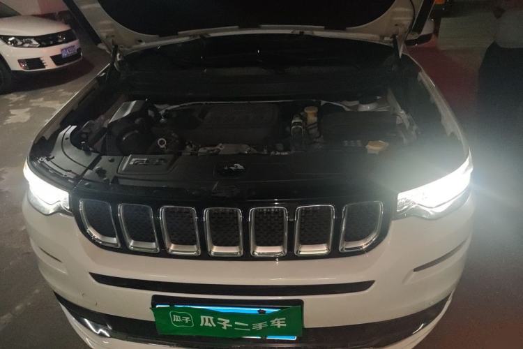 Used Jeep Grand Commander 2018 2.0T Four-Wheel Drive Smart Enjoyment Version China V Emission Standard Engine Bay