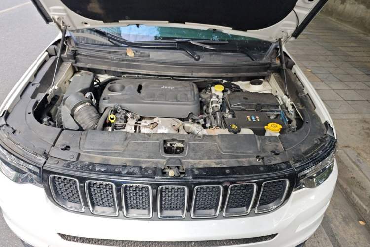 Used Jeep Grand Commander 2018 2.0T Four-Wheel Drive Enjoyment Version China V Engine Bay
