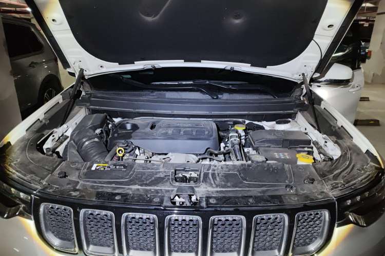 Used Jeep Grand Commander 2018 2.0T Four-Wheel Drive Enjoyment Edition China VI Engine Bay