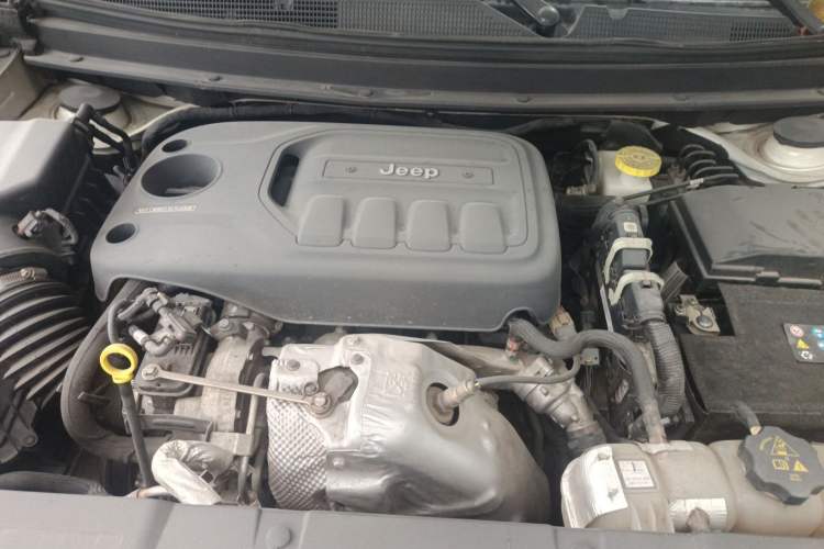 Used Jeep Grand Commander 2018 2.0T Four-Wheel Drive Enjoyment Edition China VI Engine Bay