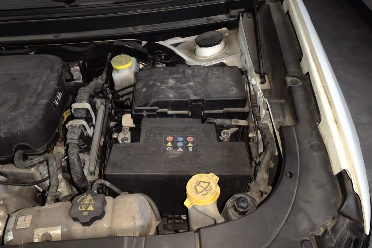 Used Jeep Grand Commander 2018 2.0T Four-Wheel Drive Smart Enjoyment Version China VI Engine Bay Left