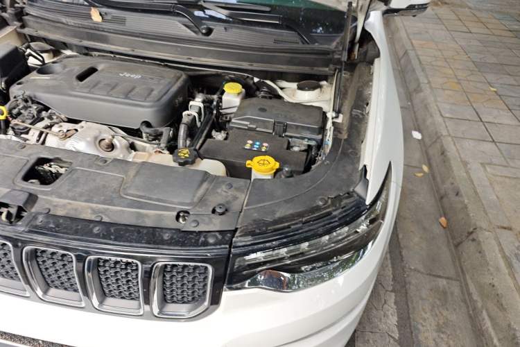 Used Jeep Grand Commander 2018 2.0T Four-Wheel Drive Enjoyment Version China V Engine Bay Left